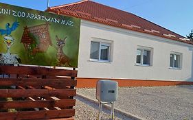 Mini Zoo Apartman